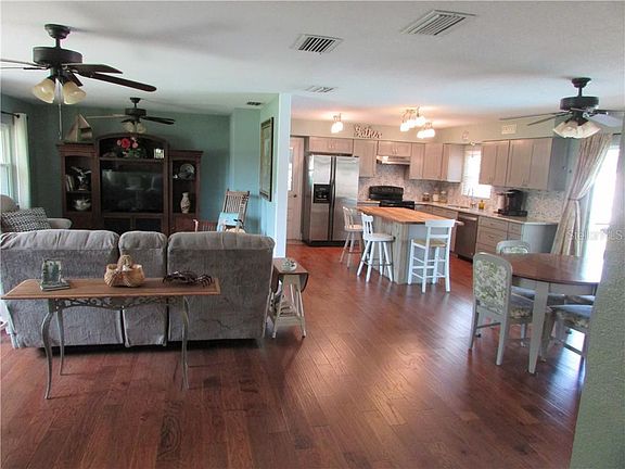 3rd image of 6 Winterset Dr