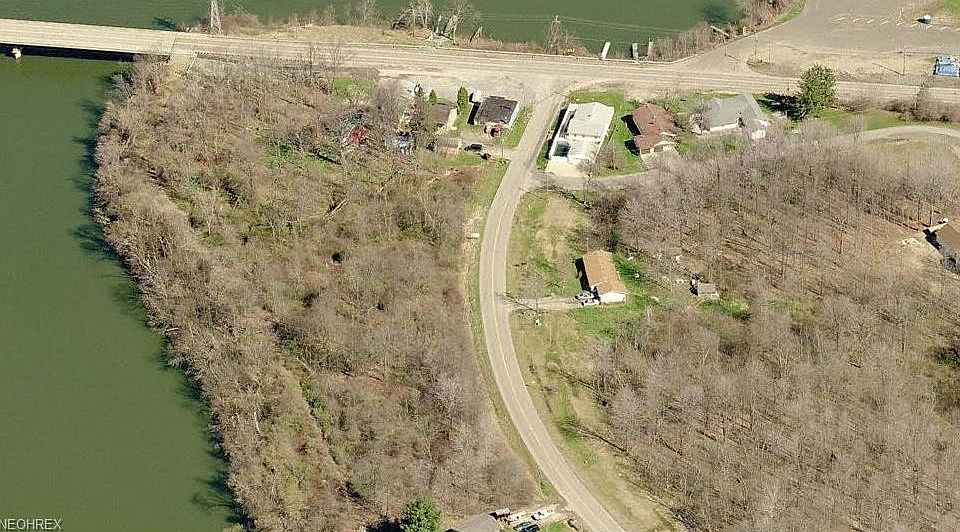 2nd image of W River Rd SW