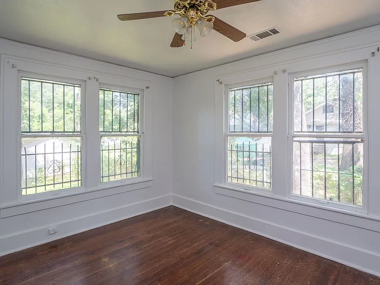 1018 Lewis St — Photo 22