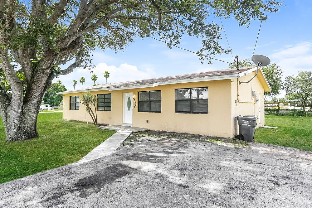 3 bed, 2.0 bath, 1325 sqft, $2,925 — Photo 3