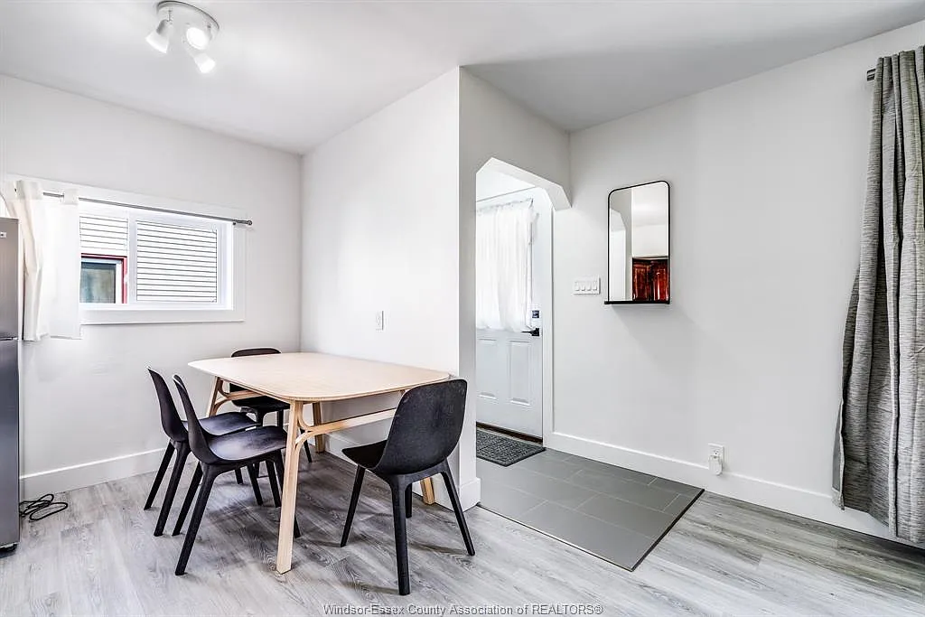 4 bed, $2,250 — Photo 2