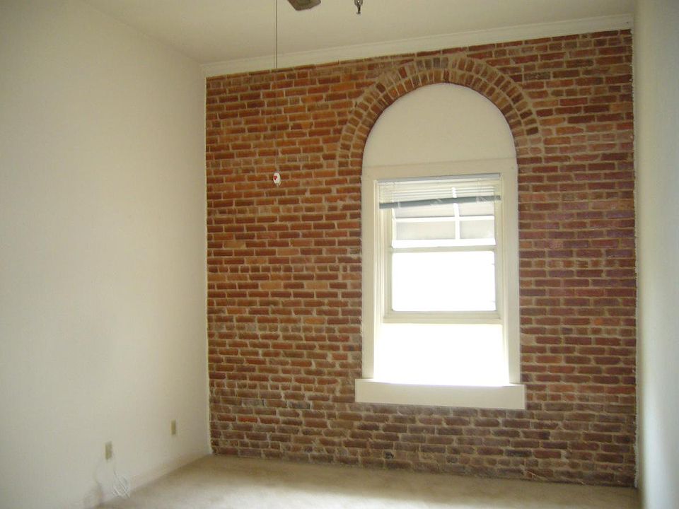 1st image of 2271 1st St APT 31