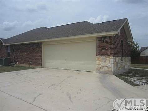 3rd image of 18011 Lake Wind Dr