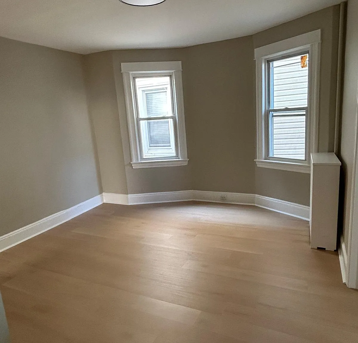 3 bed, 900 sqft, $2,650 — Photo 3