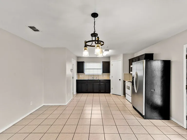 4416 Thunderbird Ave W — Photo 3