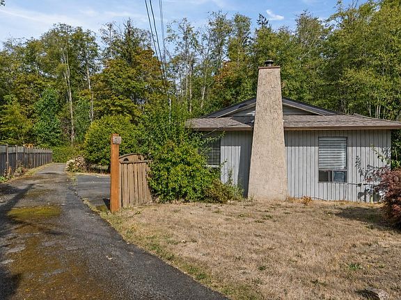 2nd image of 493 Pioneer Cres #31
