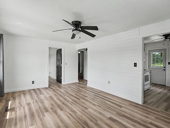 4th image of 4970 NE 38th Ave