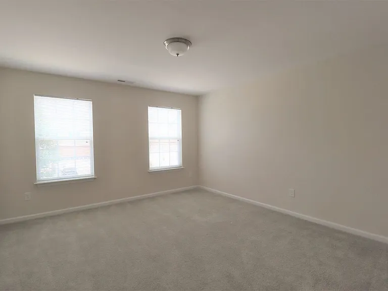 2042 Sinclair Trce — Photo 9