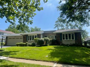 6109 Green Dr, Woodridge, IL