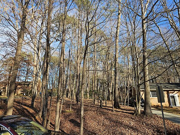 5th image of 2907 Beech Grove Dr #2