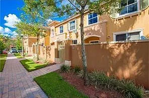2 bed, 2.5 bath, 1100 sqft, $2,200 — Photo 2