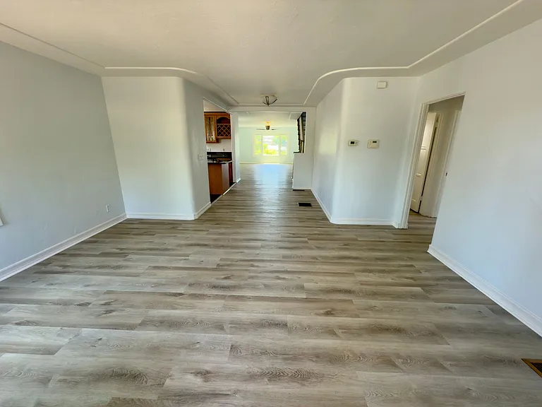 4572 Valencia Dr — Photo 3