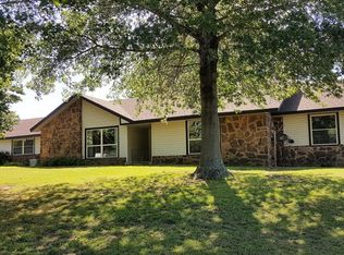 7425 E Greenway Dr, Claremore, OK 74019