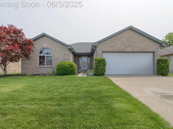 24703 Curtis Dr, Brownstown, MI 48134