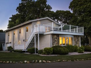 5 Woodland Dr, Old Saybrook, CT 06475