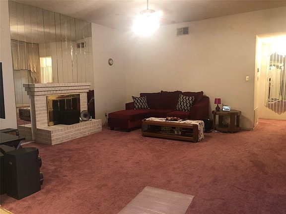 3rd image of 410 Valley Mills Dr