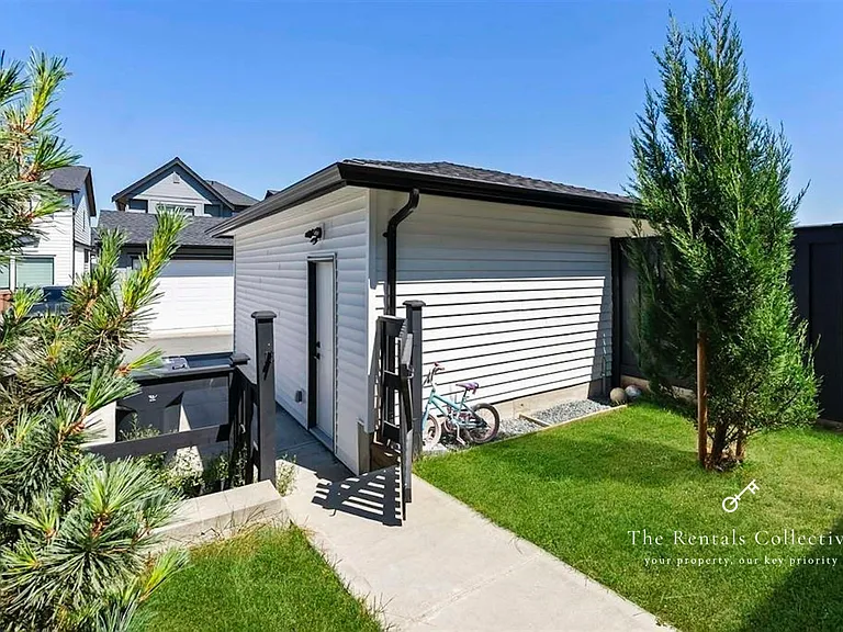 19637 76a Ave — Photo 2