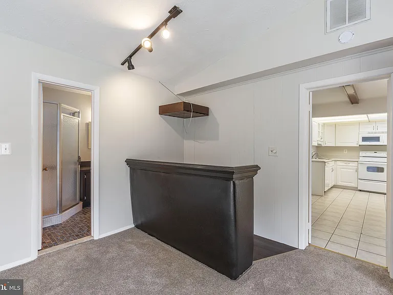 8005 Woodholme Cir — Photo 23