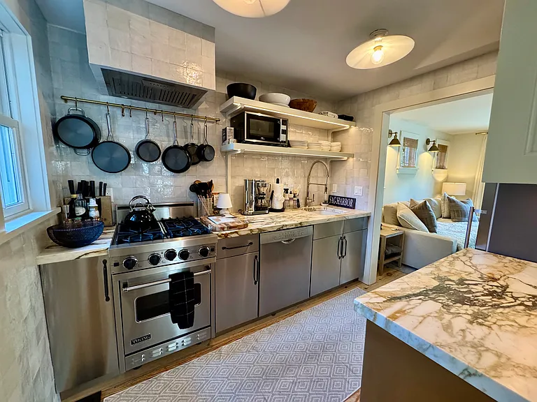 132 Jermain Ave — Photo 4