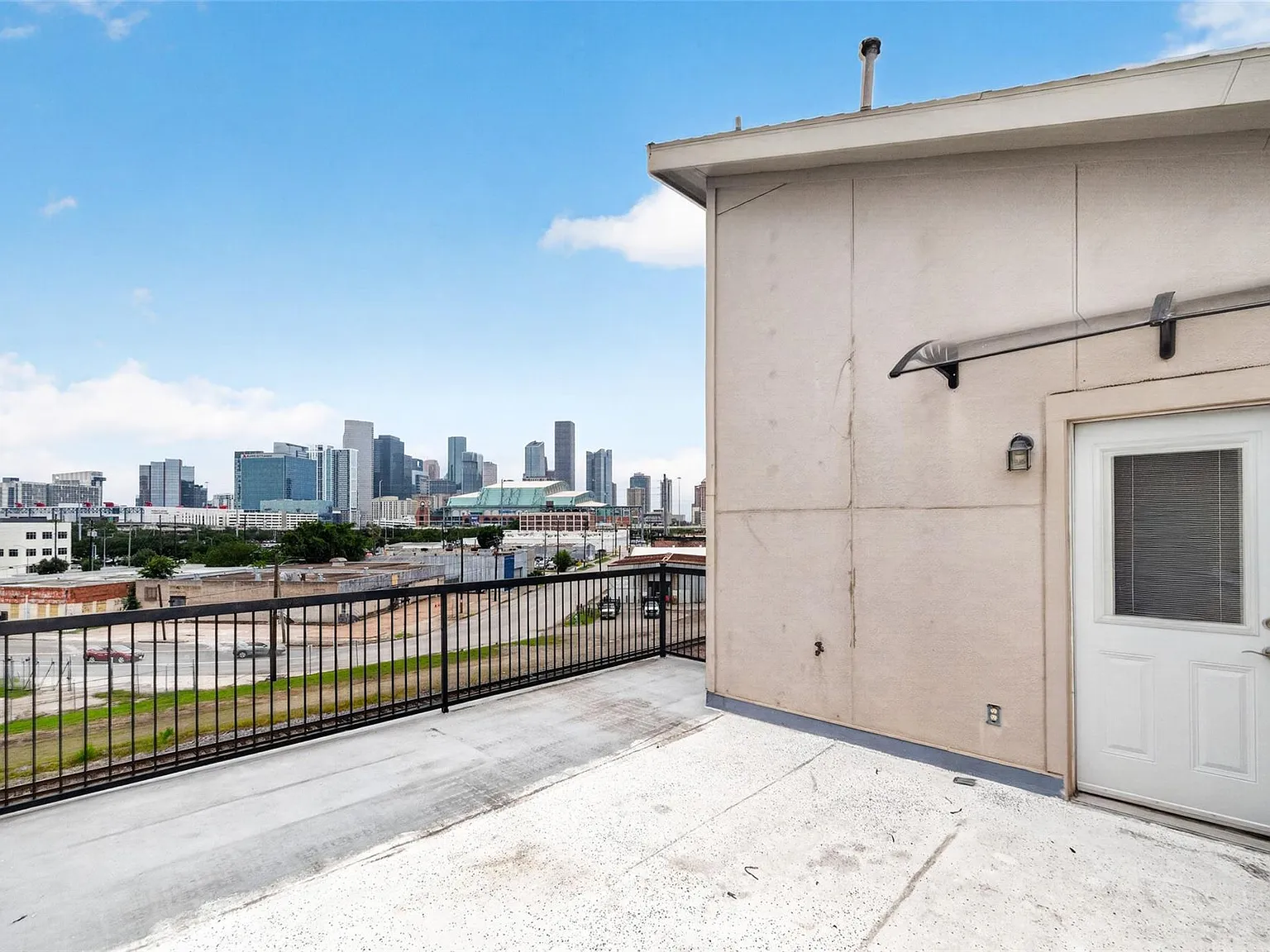 3 bed, 3.5 bath, 2074 sqft, $2,850 — Photo 1