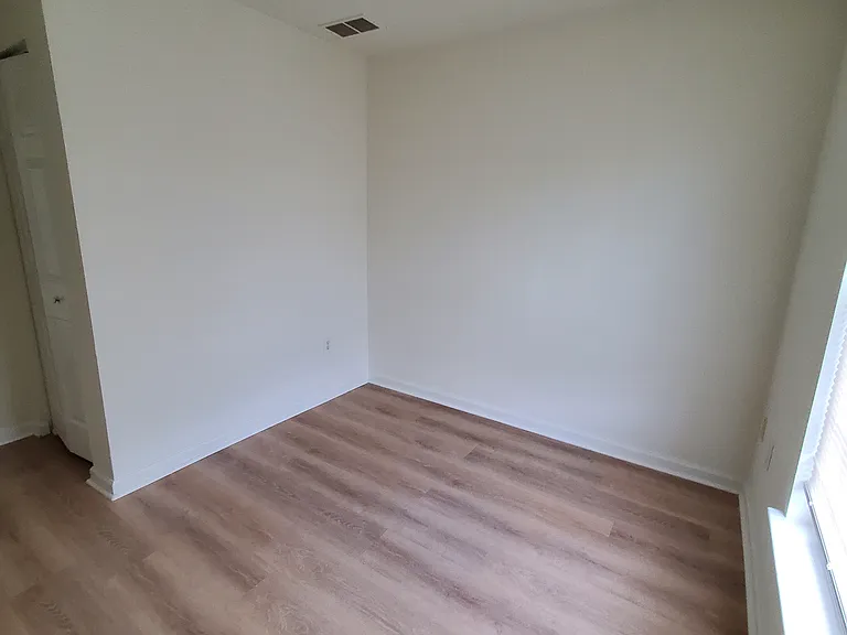 204 N Bridlewood Dr — Photo 8