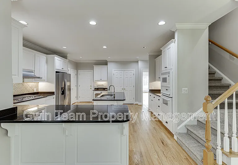 9345 Riverclub Pkwy — Photo 15