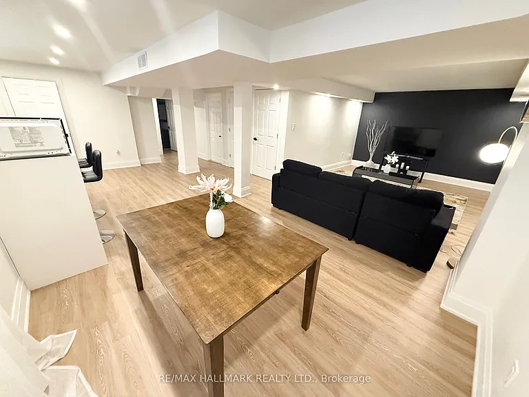 7 Charing Cres #BASEMENT — Photo 3