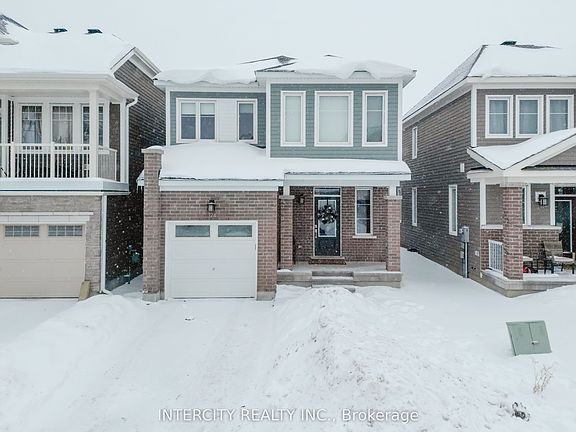2nd image of 124 Hackamore Cres
