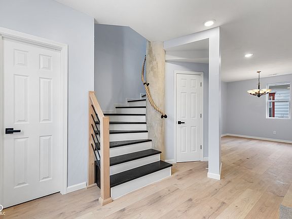 3rd image of 28 Church St