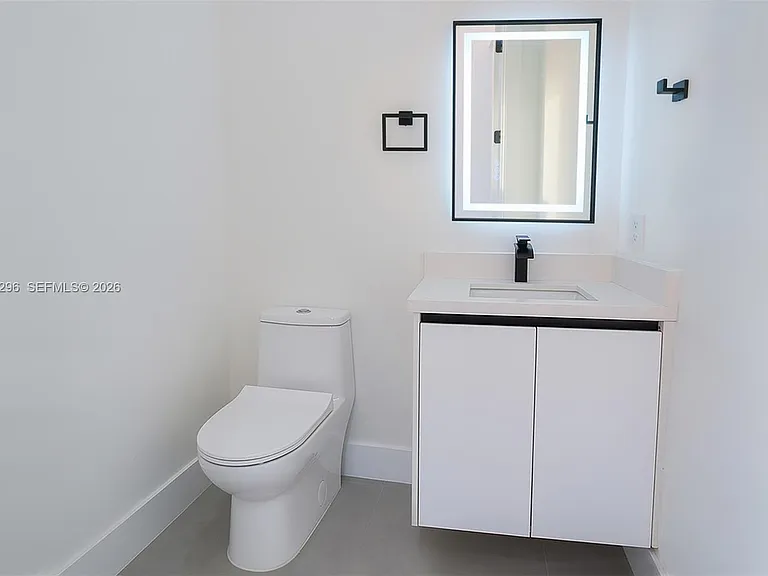 5 SW 26th Pl — Photo 37