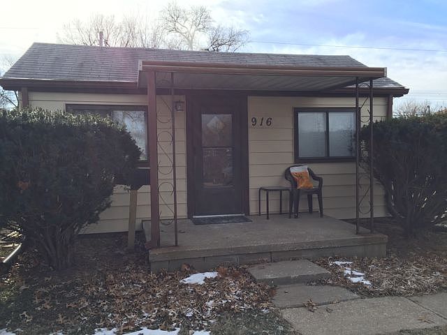1st image of 916 E Paris Ave