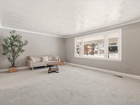 4th image of 604 Dogwood Cir