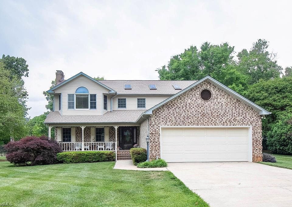 1st image of 423 Walnut Grove Rd