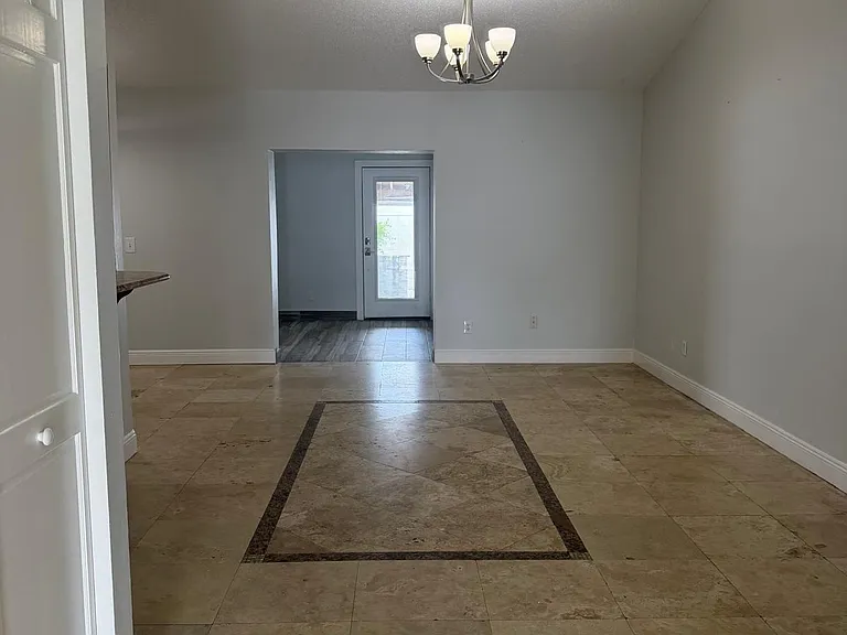 9016 Bana Villa Ct — Photo 6