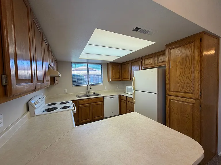 375 S Main St #8 — Photo 7