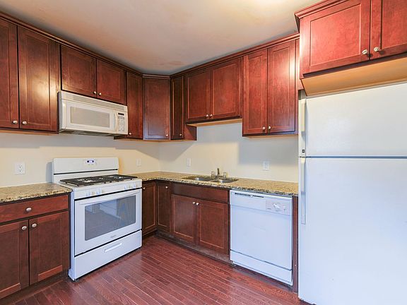 3rd image of 2543 18th Ave S #1
