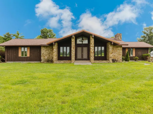 15694 Moellers Rd, Marion, IL 62959