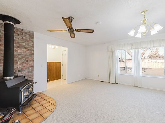 5th image of 806 E Wilson Ave
