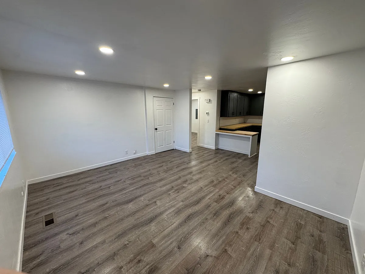 Building Photo - 2501 W Anderson St #6