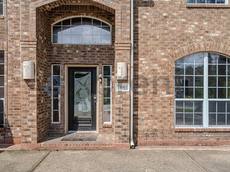 14911 Oxford Way — Photo 4