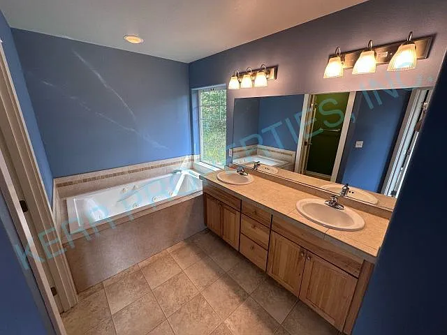512 SE Espinosa St — Photo 15