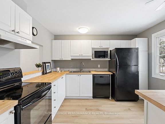 4th image of 920 Walkley Rd