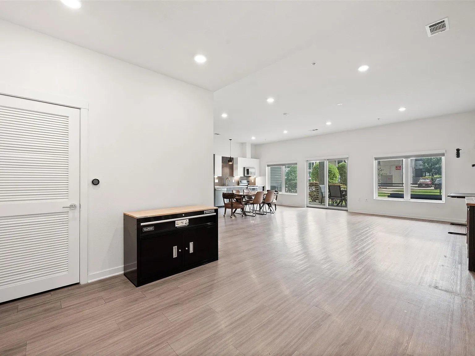 1 bed, 1.0 bath, 1256 sqft, $2,550 — Photo 4