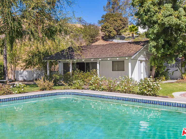 19471 Rosita St — Photo 27