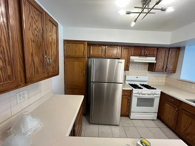 2 bed, 2.5 bath, 1400 sqft, $2,400 — Photo 3