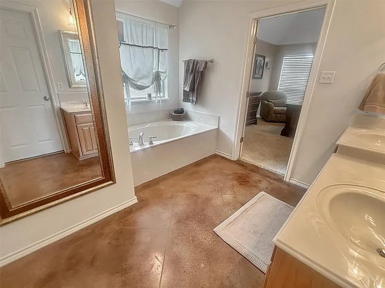 10717 Greenview Ct — Photo 22