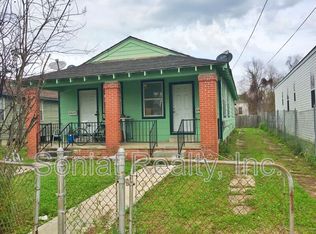 8923 Palm St, New Orleans, LA 70118