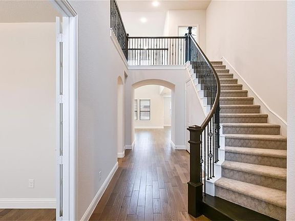 5th image of 2208 Newton Ln