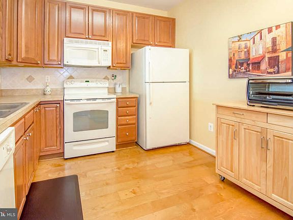 5th image of 8603 Wintergreen Ct #7-308