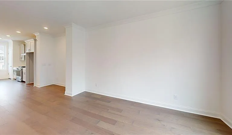 141 Basil St — Photo 4